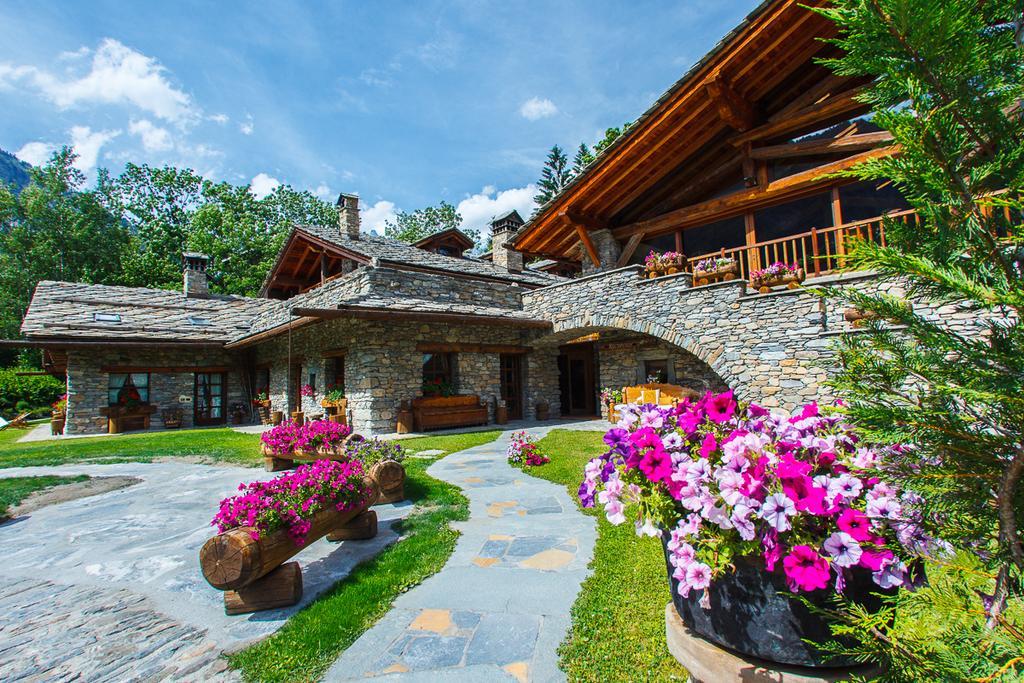 Au Coeur Des Neiges & Spa Courmayeur Exterior photo